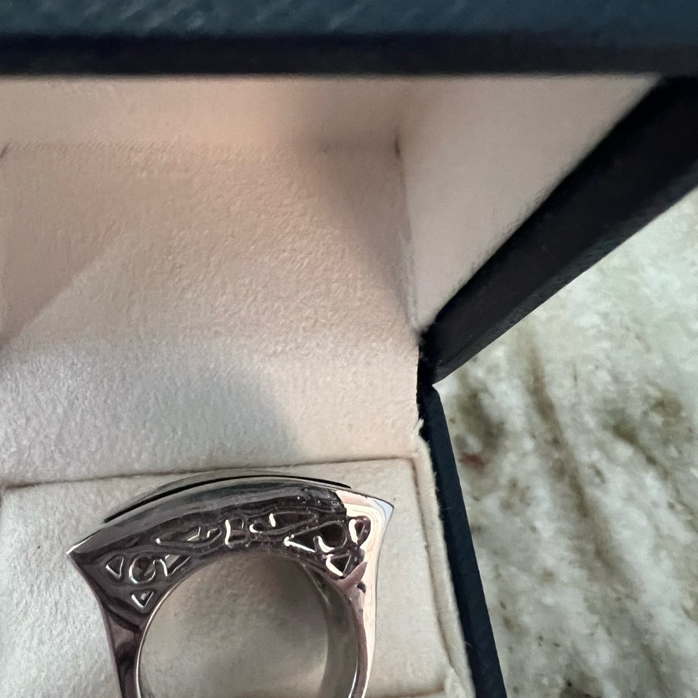 Black Onyx and sterling silver square is a great ring for your middle finger - Picture 3 of 4